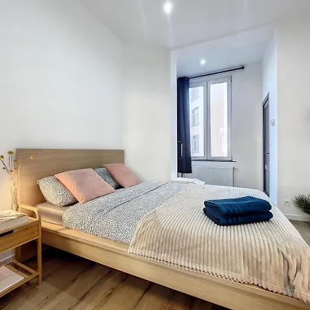 Palais Royal Apartment *